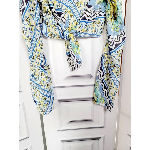 EUC AKIRA Floral Cropped Wrap Bell Sleeve Top - Small - Picture 6 of 13